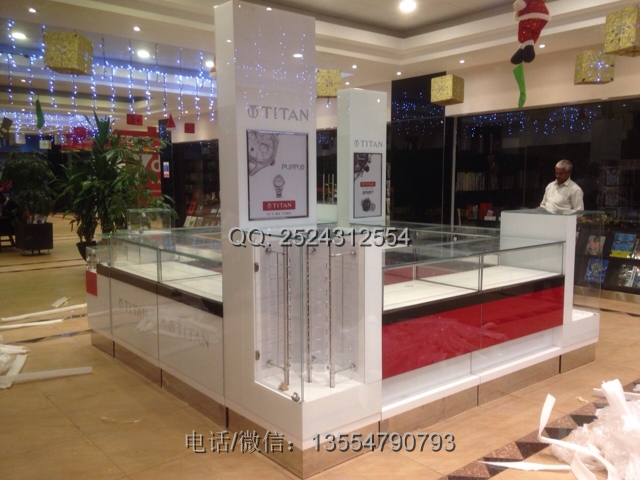 ������ɫ�����ֱ�չ��ӆ��